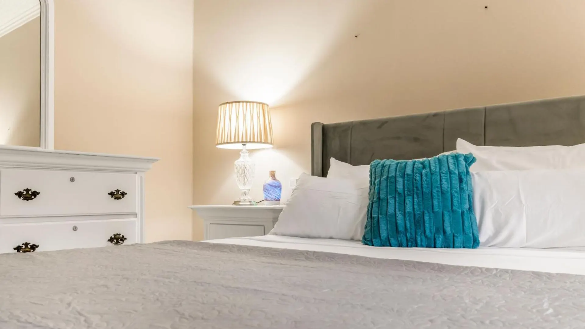 Apartment Fairview Near AC Hotel Kingston - FIWI